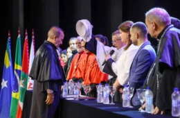 Universidades particulares que homenagearam governador ganharam R$ 890 milhões de SC