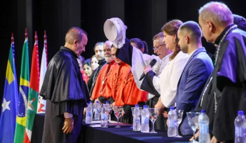 Universidades particulares que homenagearam governador ganharam R$ 890 milhões de SC