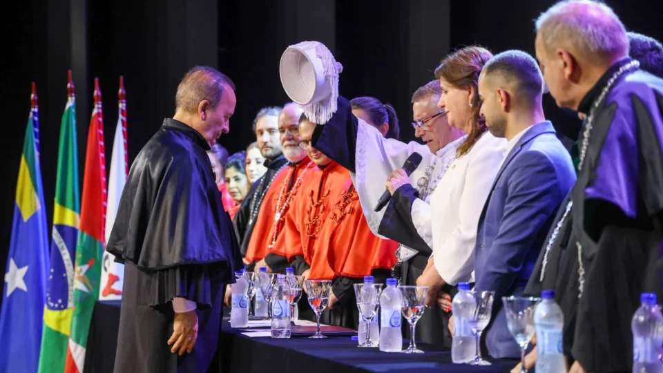 Universidades particulares que homenagearam governador ganharam R$ 890 milhões de SC
