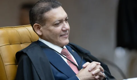 Nunes Marques manda tirar do ar pesquisa que apontou queda de Flávio Bolsonaro
