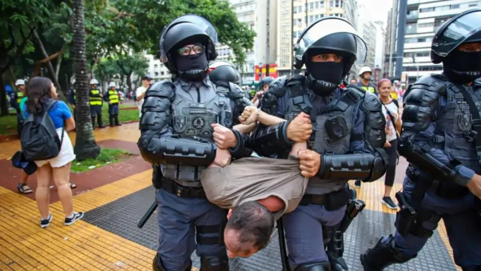 Quase 80 registros expõem padrão de violência contra pobres em ações da PM-SP