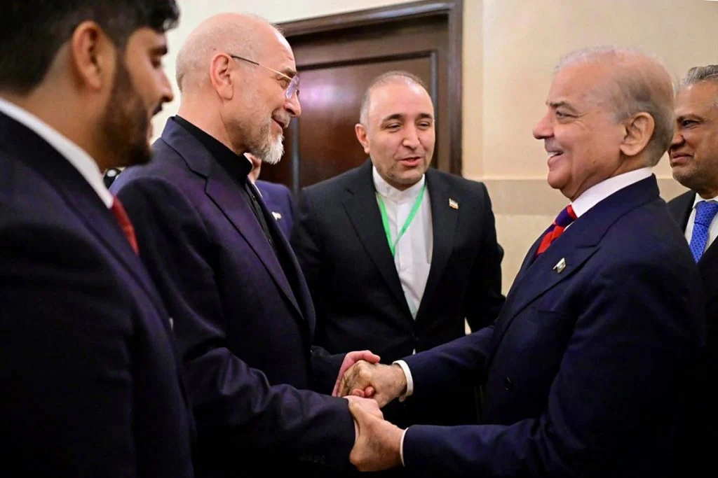 Irã e EUA firmam negociações de paz marcadas por desconfiança mútua