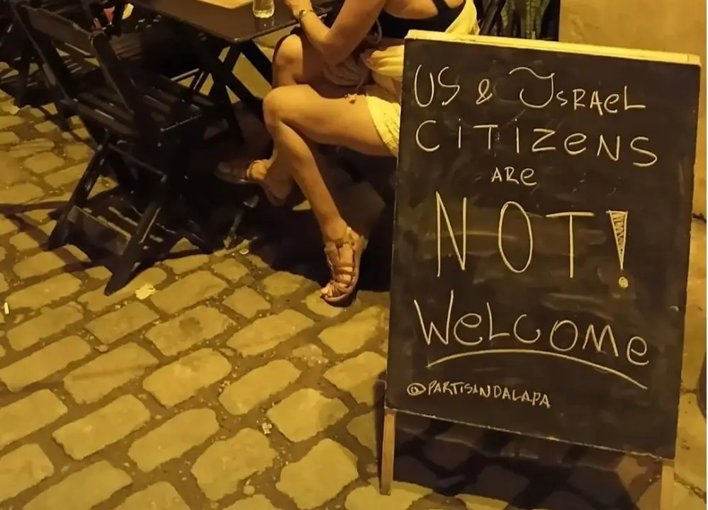 Prefeitura do Rio cassa alvará de bar por placa contra israelenses e americanos