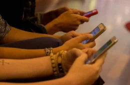 Onde estão os dados? Estudo aponta falta de transparência na publicidade em redes sociais no Brasil