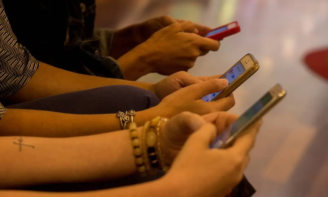 Reino Unido veta acesso de menores de 16 anos a redes sociais, anuncia premiê