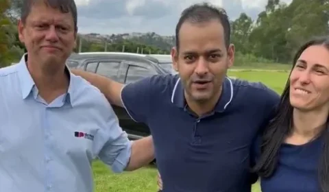Tarcísio grava vídeo com investigado por violência política com arma