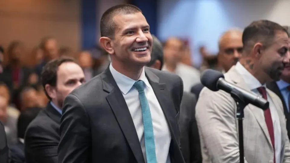 Douglas Ruas (PL) é eleito presidente da Alerj com 44 votos; oposição boicotou a eleição