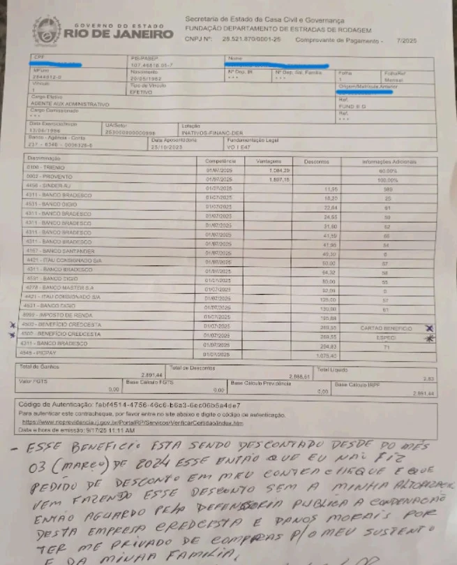 Contracheque de servidor com descontos associados ao Master.