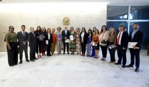 Deputados se reúnem com Moraes para defender lei de igualdade salarial