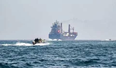 Interceptação de navio amplia incerteza sobre negociações entre EUA e Irã