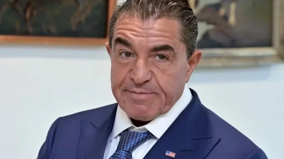 Gleisi propõe declarar aliado de Trump persona non grata no Brasil