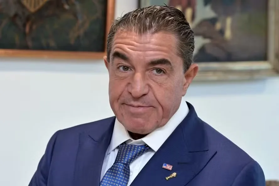 Gleisi propõe declarar aliado de Trump persona non grata no Brasil