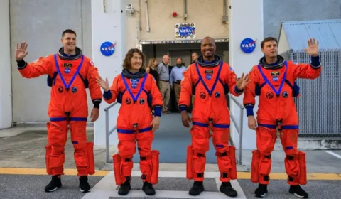 Nasa lança missão Artemis II rumo à Lua com tripulação histórica, 53 anos após último voo