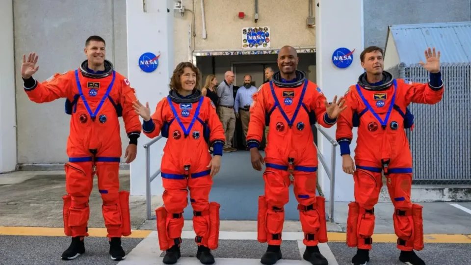 Nasa lança missão Artemis II rumo à Lua com tripulação histórica, 53 anos após último voo