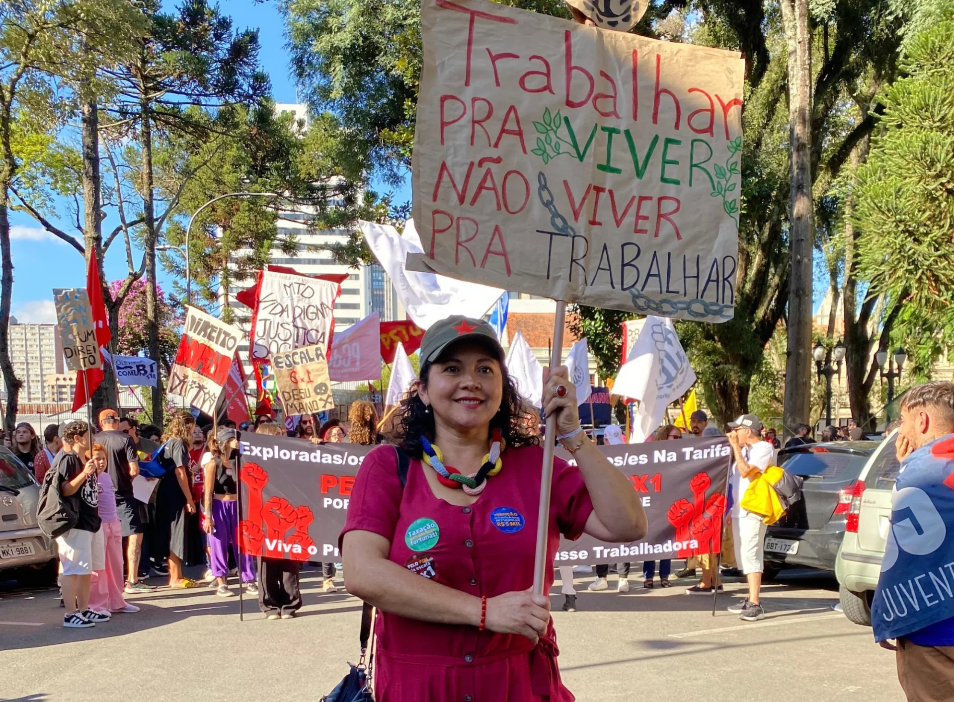 Dia do Trabalhador, passeata pelo fim da escala 6×1 em Curitiba em 2025. | Crédito: Heloisa Maia