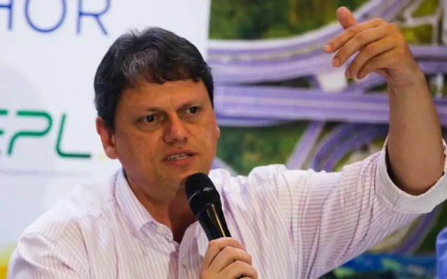 Dutra sob Tarcísio: pedágio alto, multas disparam e lucro de concessionária cresce