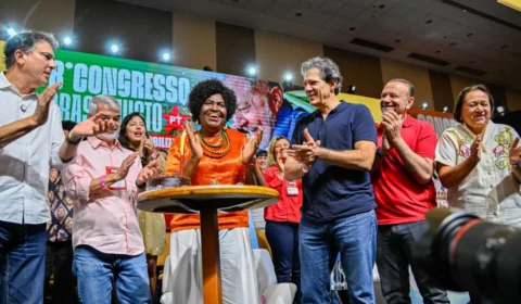 PT suaviza propostas em manifesto para tentar atrair apoio do centro à reeleição de Lula