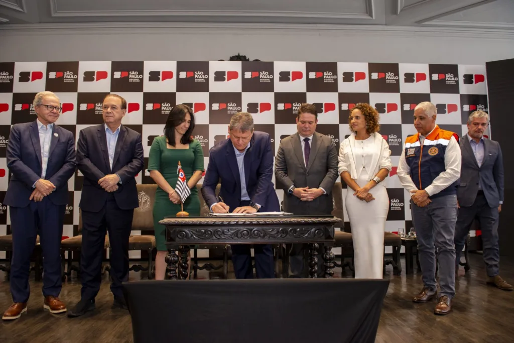 Tarcísio de Freitas e Nelson Tanure na cerimônia do Conselho Estadual de Mudanças Climáticas (CEMC), em janeiro de 2025 | Crédito: Governo do Estado de SP