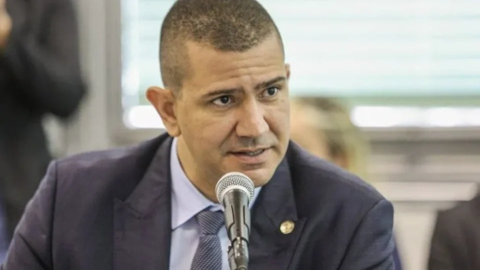 Empresas ligadas a pré-candidato a governador do PL no RJ fizeram compras milionárias