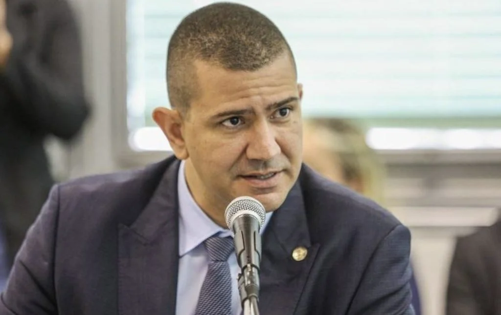 Empresas ligadas a pré-candidato a governador do PL no RJ fizeram compras milionárias