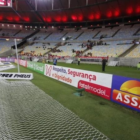 Propaganda da Fatal Model no Maracanã. (Foto: Divulgação)