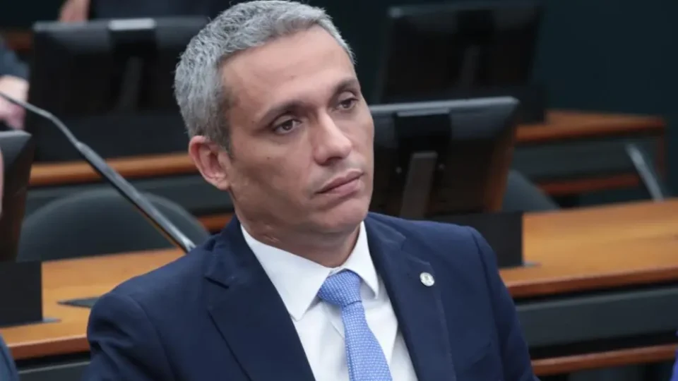 STF torna Gustavo Gayer réu sob acusação de injúria por ligar Lula a Hamas e nazismo
