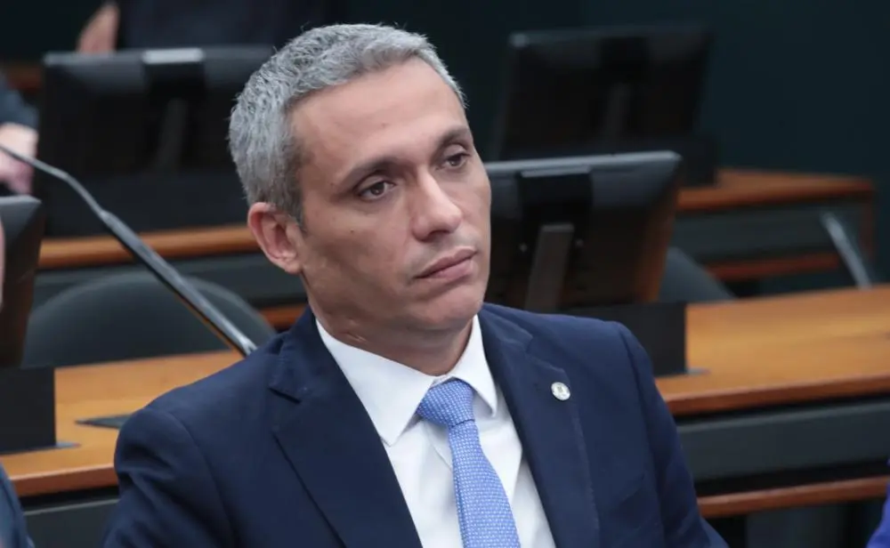 STF torna Gustavo Gayer réu sob acusação de injúria por ligar Lula a Hamas e nazismo