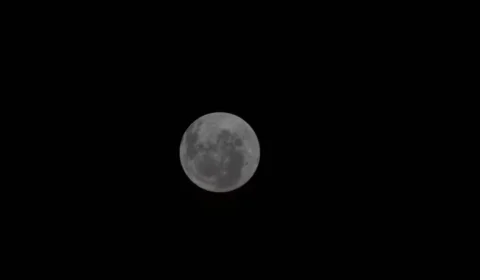 Astronautas da Artemis 2 captam imagem inédita da Lua feita por humanos