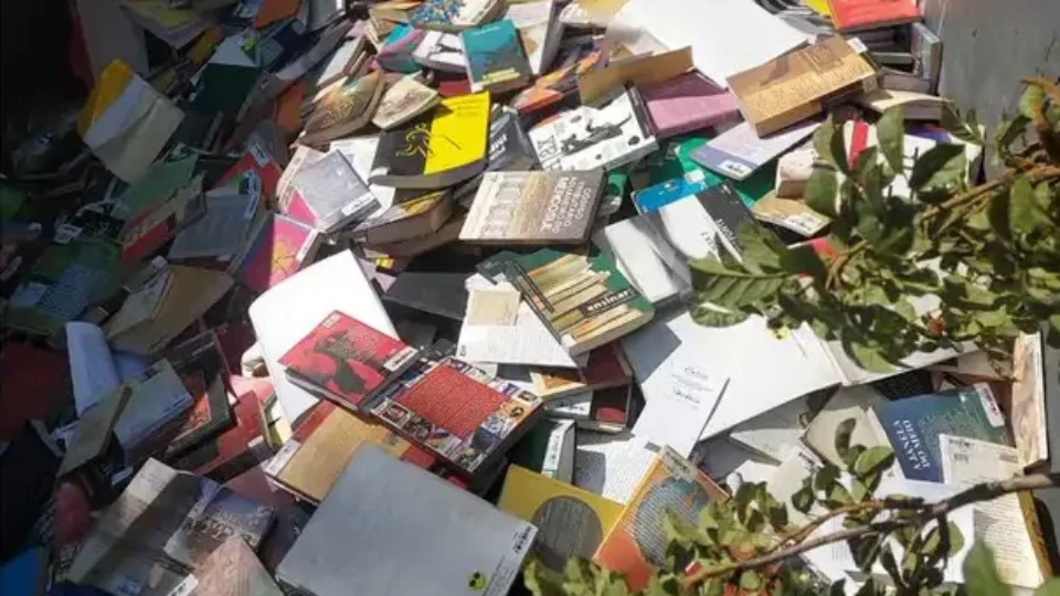 Promotoria abre inquérito para apurar descarte de milhares de livros em Osasco (SP)