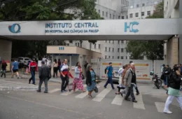 Após ação da PM na USP, alunos de Medicina paralisam atendimentos no HC e no HU