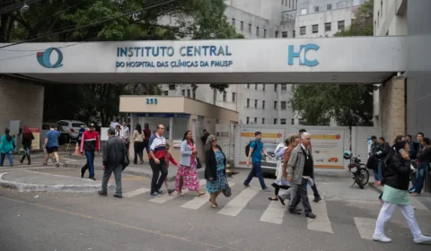 Estudantes de Medicina da USP protestam contra ‘mercantilização do ensino médico’