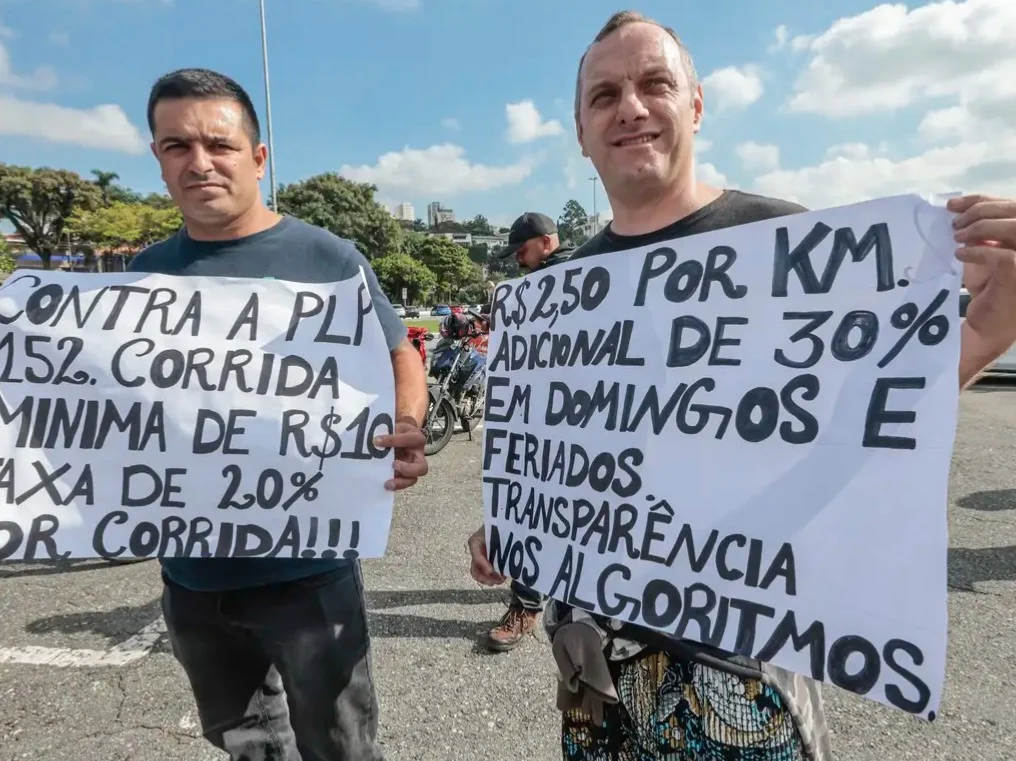 Trabalhadores de aplicativos se manifestam em Brasília contra projeto de regulamentação apresentado na Câmara Federal