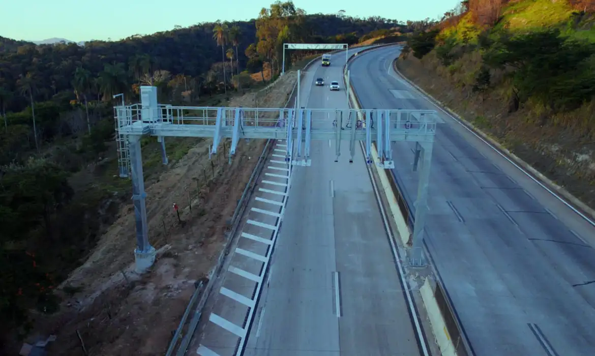 Governo de SP adia pedágio free flow em 8 rodovias para depois das eleições