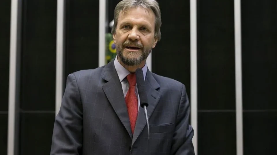 ‘Algoritmo das bets é preparado para viciar’, diz líder do PT ao propor proibição