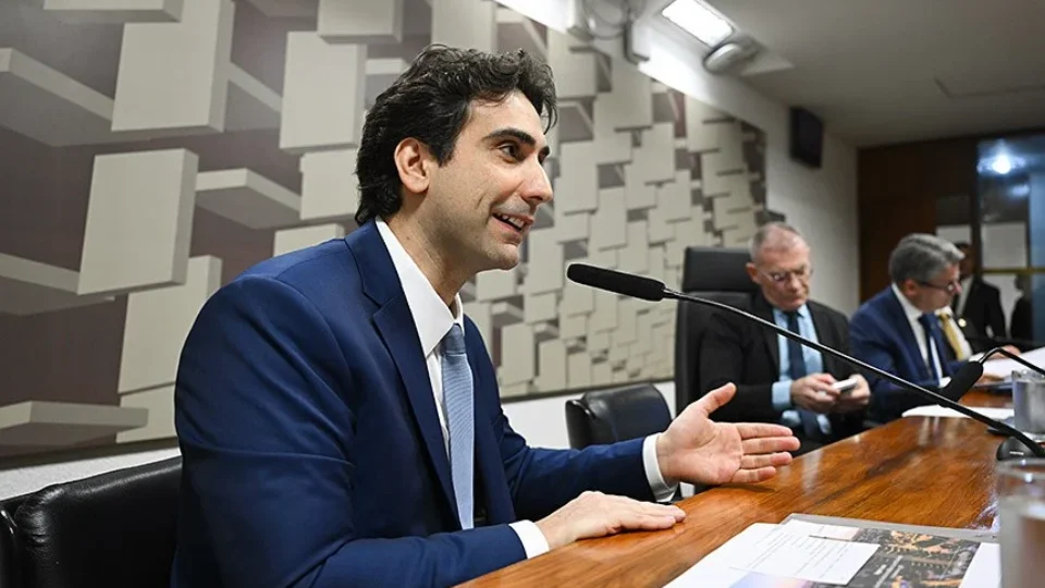 Galípolo cobra avanço da PEC que amplia autonomia do Banco Central