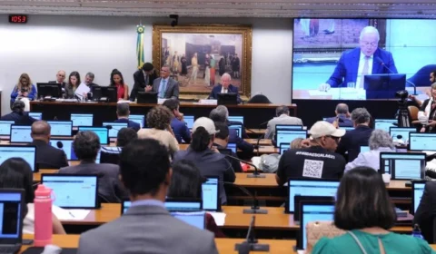 Partido de Flávio Bolsonaro, PL trava fim da 6×1 e defende trabalho ‘até a exaustão’