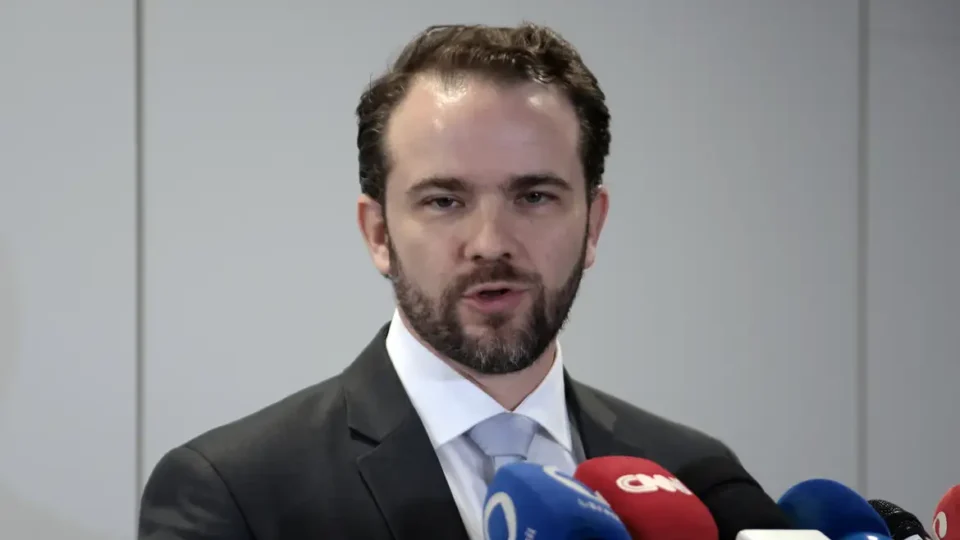 Novo Desenrola permitirá uso do FGTS para renegociação de dívidas, diz ministro