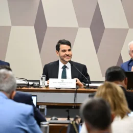 Após rejeição, governo não descarta reenviar Messias ao STF ainda em 2026