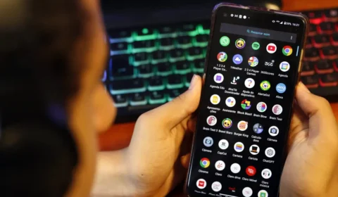 Jovens compartilham tutoriais para burlar ECA Digital