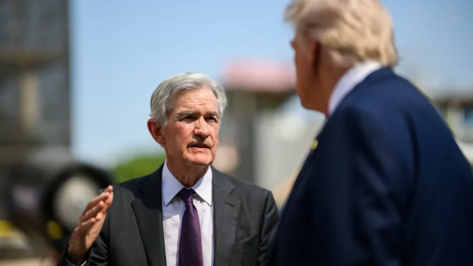 De saída do Fed, gestão Powell é marcada por pressão de Trump e incertezas sobre os juros