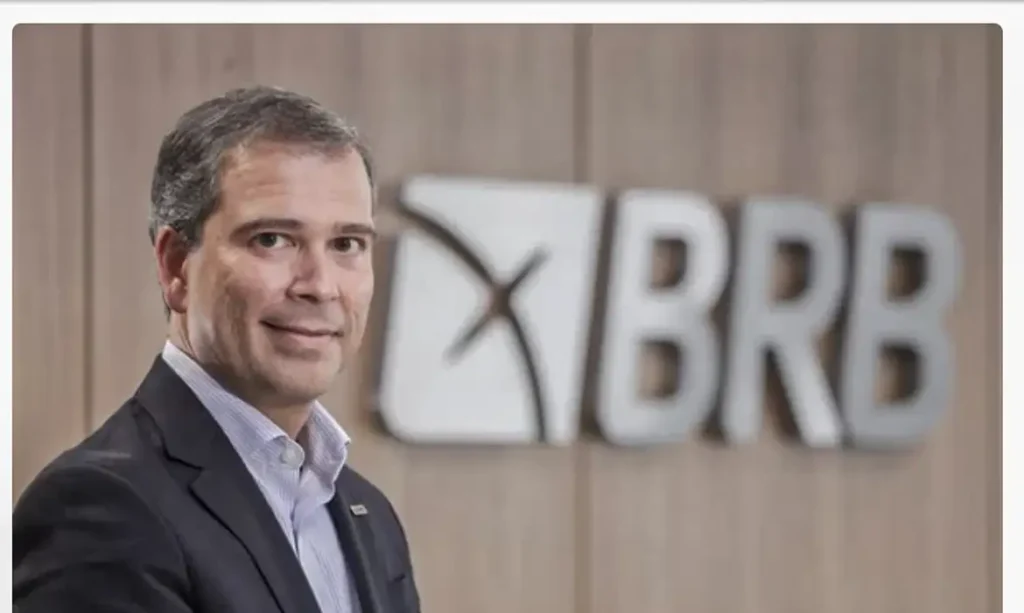 Ex-presidente do BRB negociava propina enquanto tocava operação do Master com Ibaneis