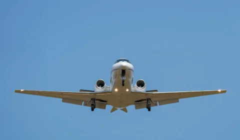 Europa pode enfrentar escassez de combustível de aviação em até seis semanas, alerta AIE