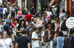 População no Brasil cresce em ritmo menor e está envelhecendo