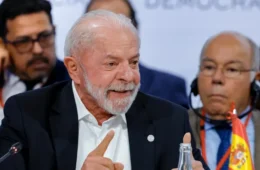 Bolsonaro está preso, mas extremismo disputará a eleição de novo, diz Lula