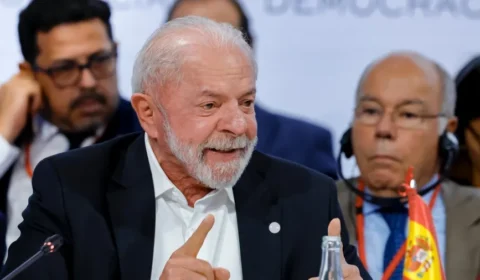 Bolsonaro está preso, mas extremismo disputará a eleição de novo, diz Lula