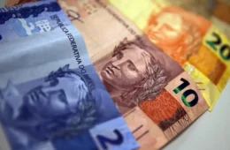 Aposentados e pensionistas do INSS começam a receber benefícios de abril e 13º