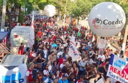 Professores estaduais e municipais de São Paulo fazem greve nesta terça-feira (28)
