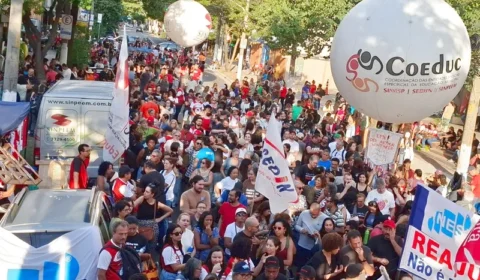 Professores estaduais e municipais de São Paulo fazem greve nesta terça-feira (28)