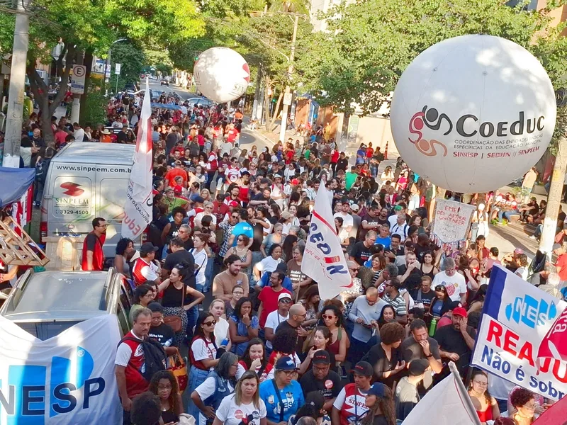 Professores estaduais e municipais de São Paulo fazem greve na terça-feira (28)