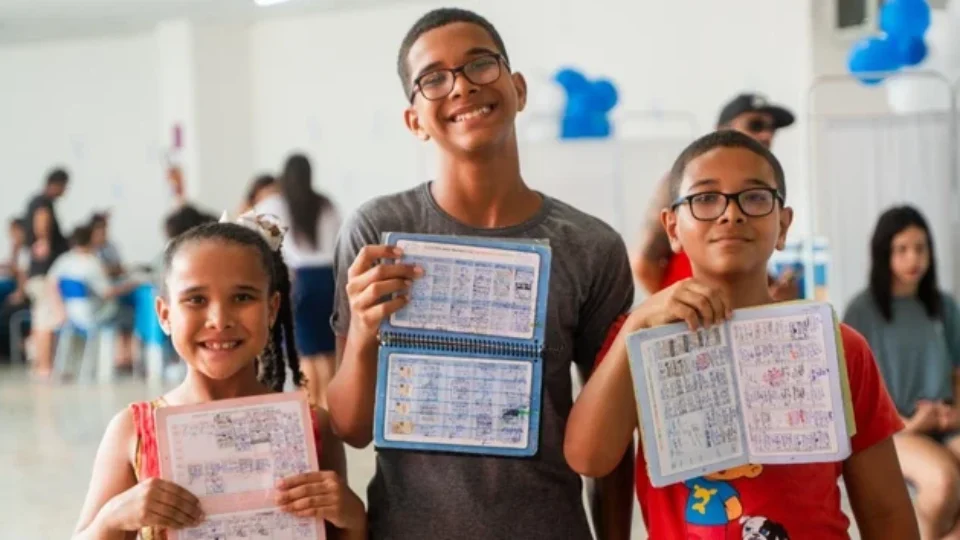 Vacinação nas escolas segue até dia 30 e meta é imunizar 27 milhões